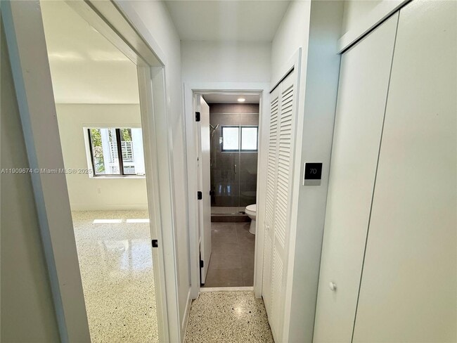 Foto del edificio - 180 NE 57th St