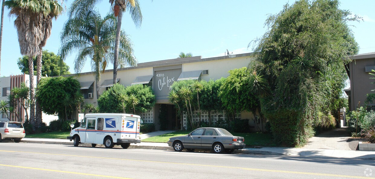 Building Photo - Colfax Palms