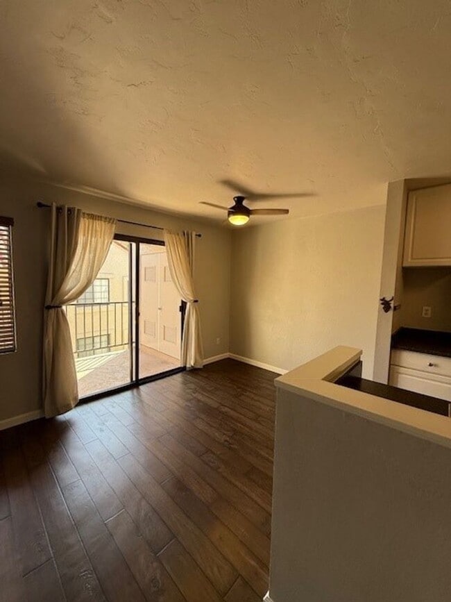 Building Photo - 1 bedroom/1 bath upstairs unit in Sabre Springs - Ava Now!