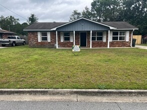Building Photo - 127 Deerwood Ct