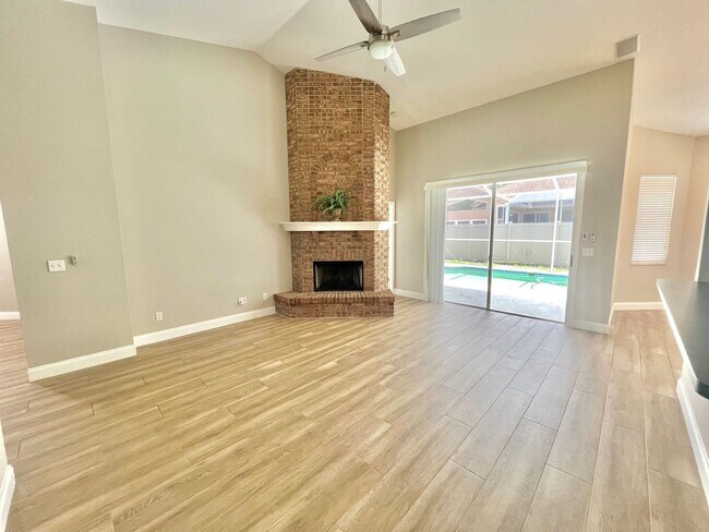 Foto del edificio - Stunning 3BD/2BTH Pool Home in Tarpon Spri...