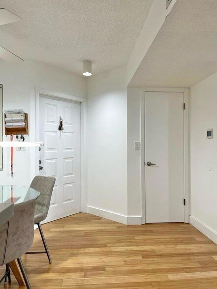 Foto del edificio - 15525 Miami Lakeway N