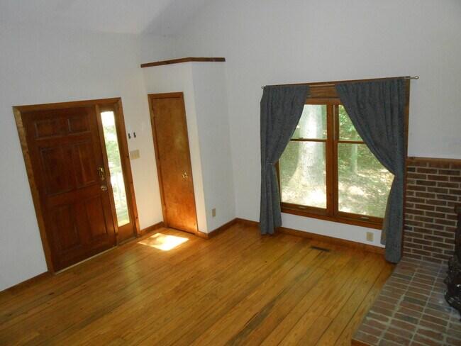Foto del edificio - 96 Woodside Trl