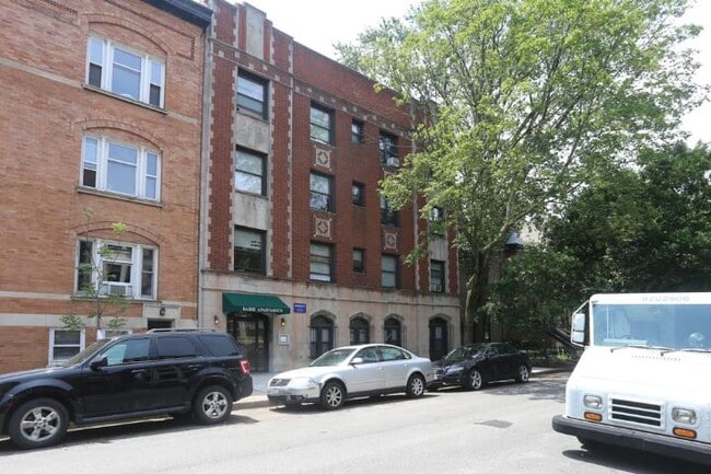 Building Photo - 640 W Barry Ave