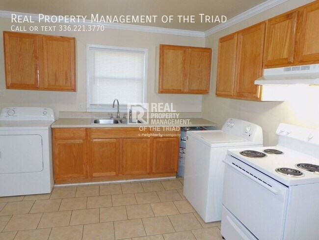 Building Photo - Great 2 Bedroom Apartment in Greensboro 27...