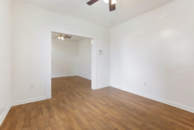 Front/sala de estar - 2504 Frenchmen St