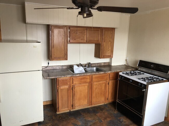 Building Photo - 2076 S 71st St