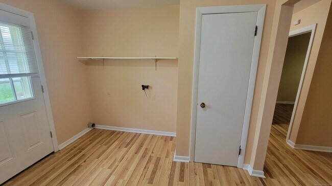Building Photo - 31 Maywood Ln