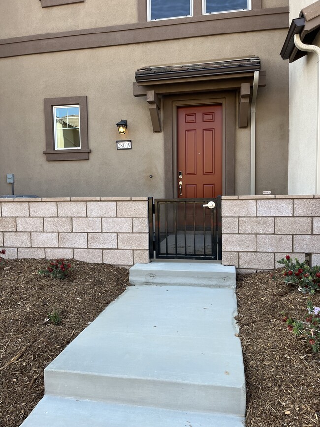Building Photo - 28019 Oakdale Dr