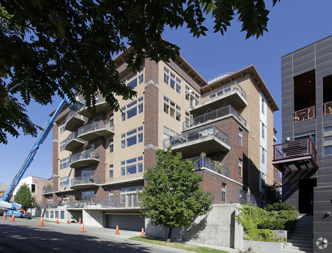 Building Photo - Highland Lofts