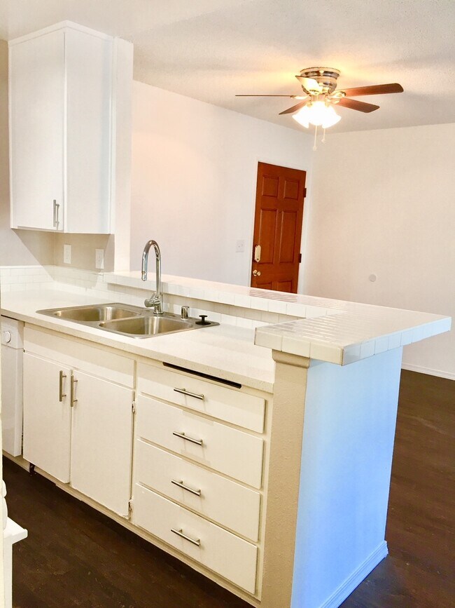 Foto del edificio - Beautiful 1 Bed/1 Bath Condo Apartment wit...
