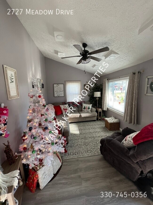 Foto del edificio - 2727 Meadow Dr