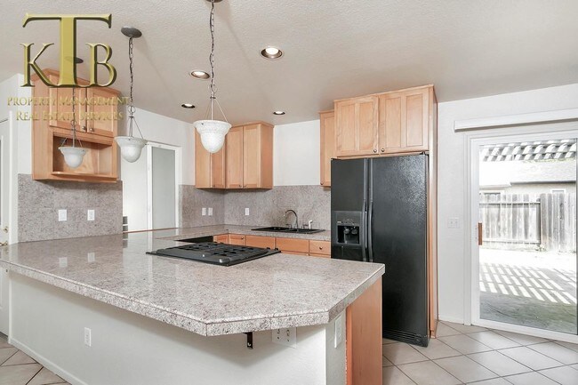 Building Photo - 3921 Ashgrove Way