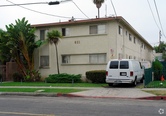 Building Photo - 621-625 W. Hyde Park Blvd.