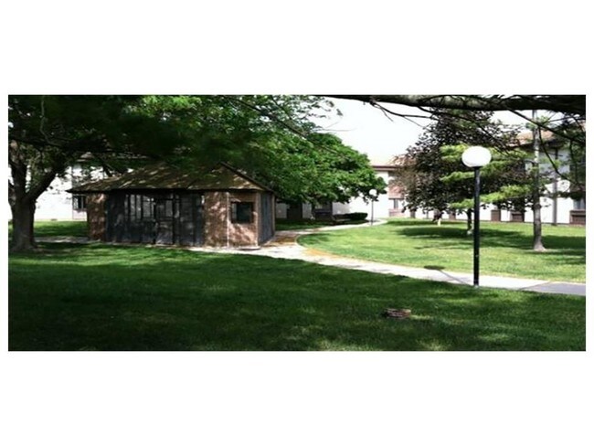 Building Photo - 601 Lincoln Blvd