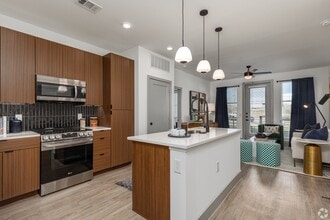 Building Photo - Tapestry at the Realm