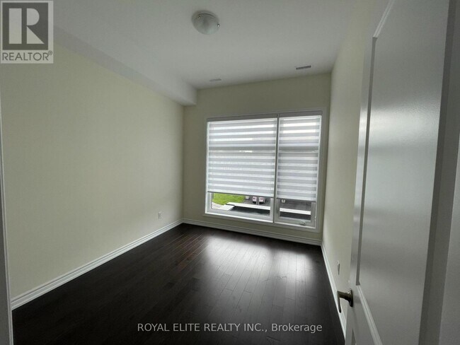 Building Photo - 22 La Tache Cres