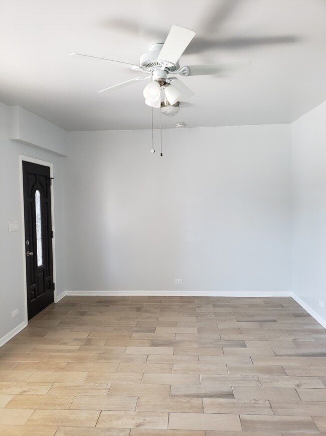 Large living/Dining Room - 1611 S Wood St
