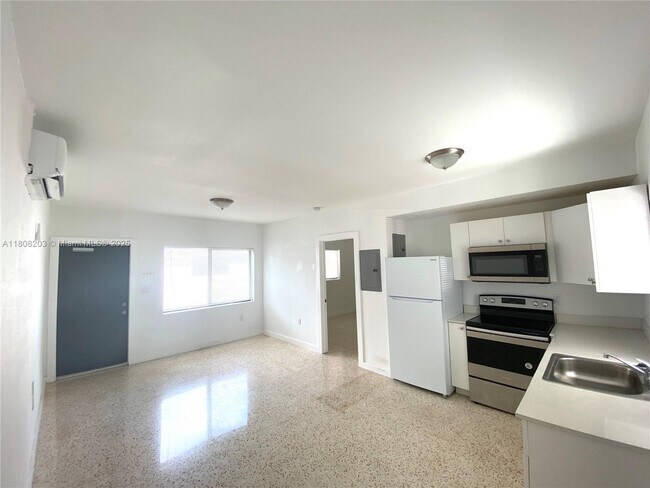 Foto del edificio - 165 NE 56th St