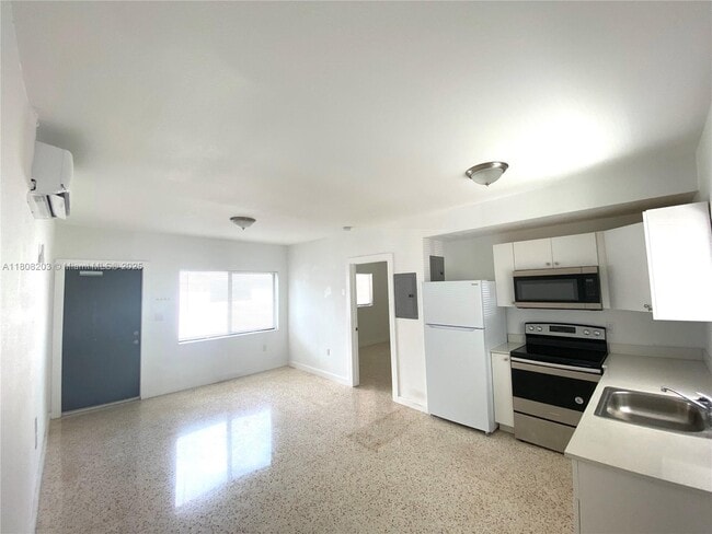 Building Photo - 165 NE 56th St