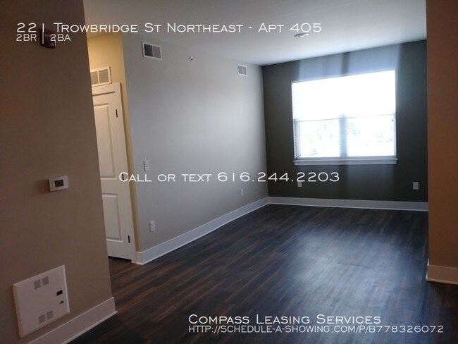 Building Photo - 221 Trowbridge St NE
