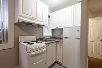 Building Photo - 54 Maitland St