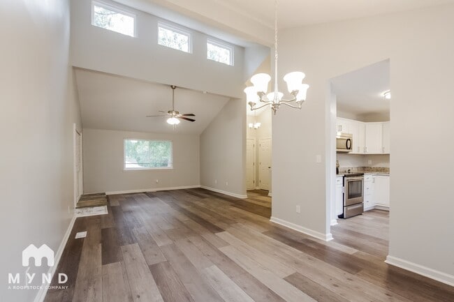 Foto del edificio - 8008 Beacon Hills Rd