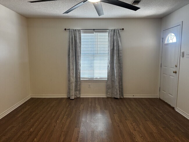 Foto del edificio - 2437 E 30th St