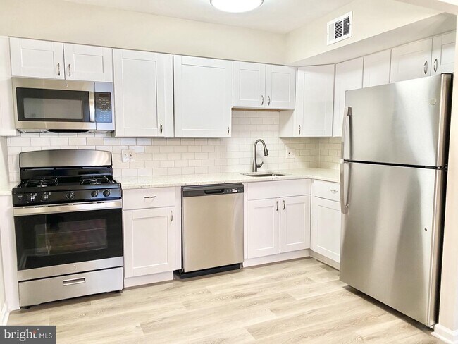 Foto del edificio - 6288 Rose Hill Ct