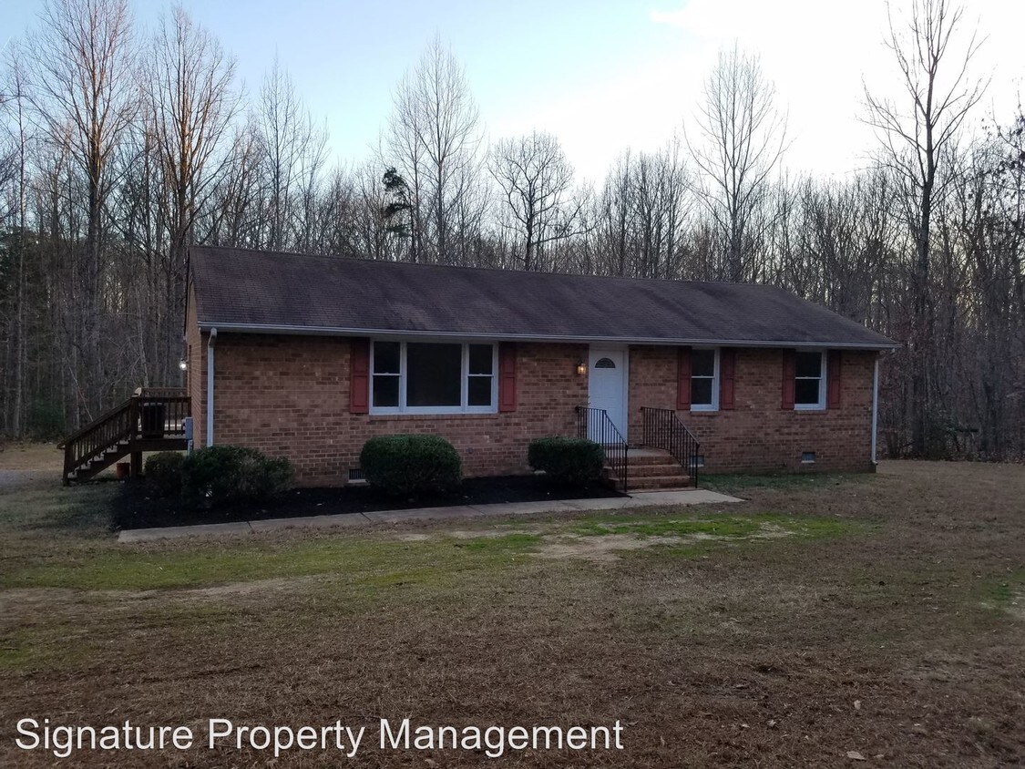 Primary Photo - 3741 Robinson Rd