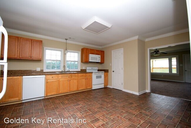 Building Photo - 818 Lassiter Rd