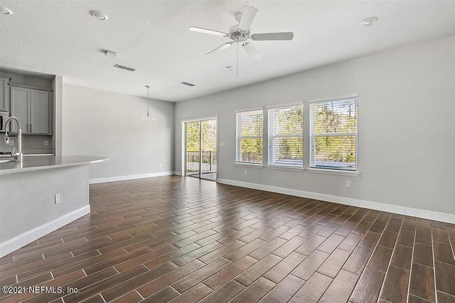 Foto del edificio - 152 Clifton Bay Lp