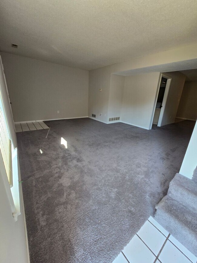 Building Photo - 2200-2202 Parks Edge