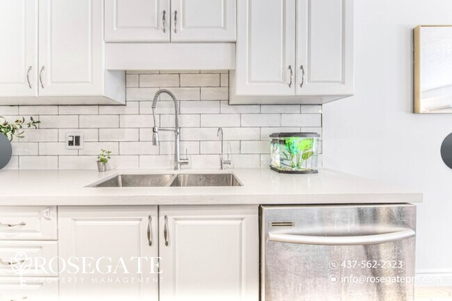 Photo du bâtiment - Spacious 3-Bedroom Townhome – 1,800 Sq Ft ...