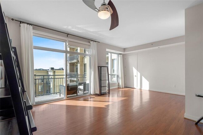 Foto del edificio - 711 Cosmopolitan Dr NE