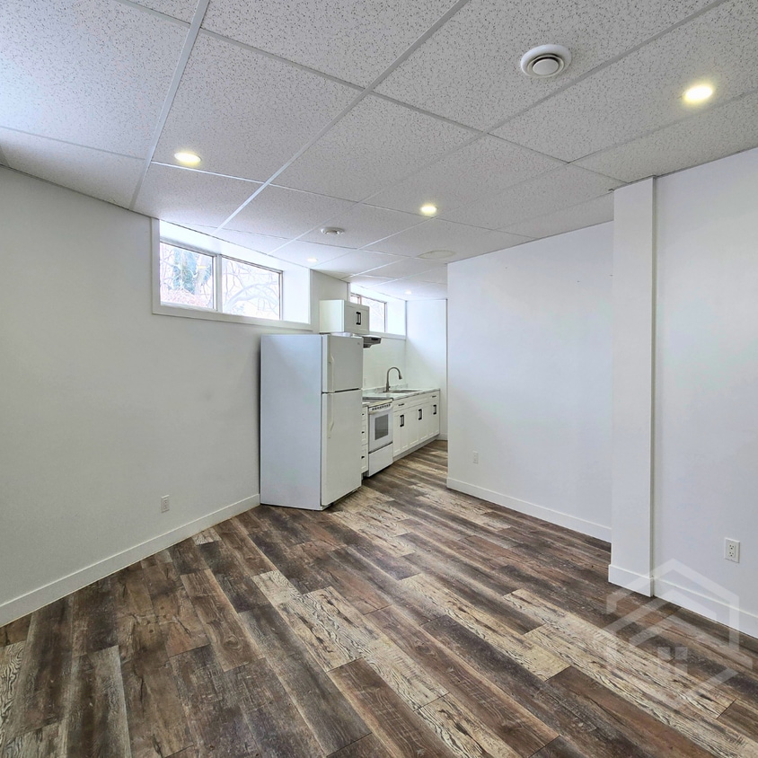 Building Photo - Cozy Bedroom in Courtland!!