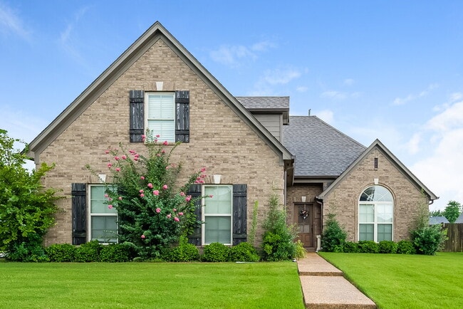 Building Photo - 3077 Pinetree Loop N