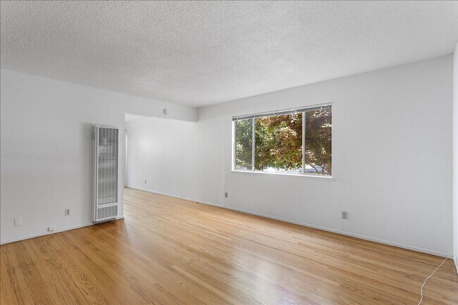 Building Photo - 1443 Cottage St