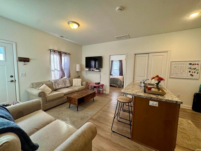 Foto del edificio - 3515 Lower Huntington Rd