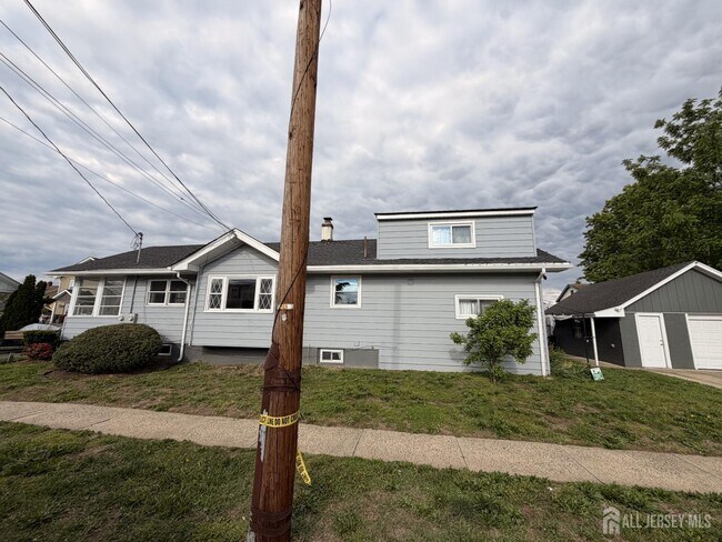 Building Photo - 388 New Hampshire Ln