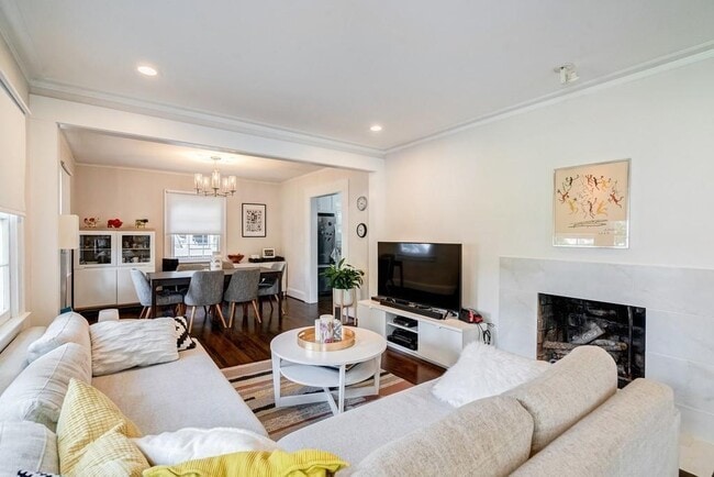 Foto del edificio - 2875 Lookout Pl NE