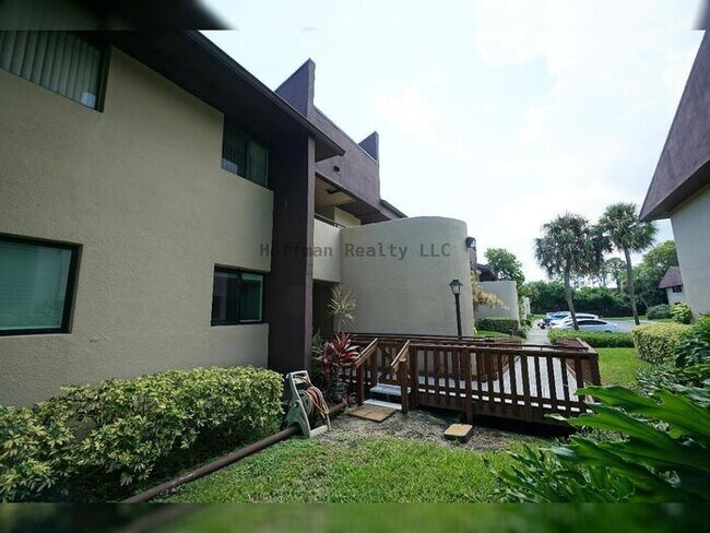 Building Photo - 3-Bed, 2-Bath, Condo in St. Petersburg