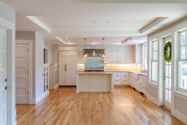 Building Photo - Handsome 5BR/3BA Renovated Craftsman Home!...