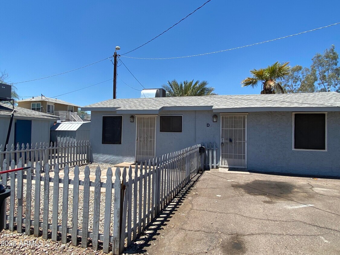 Primary Photo - 1442 E Polk St