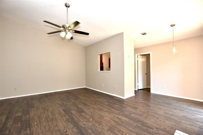 Foto del edificio - 609 Rollingway Dr