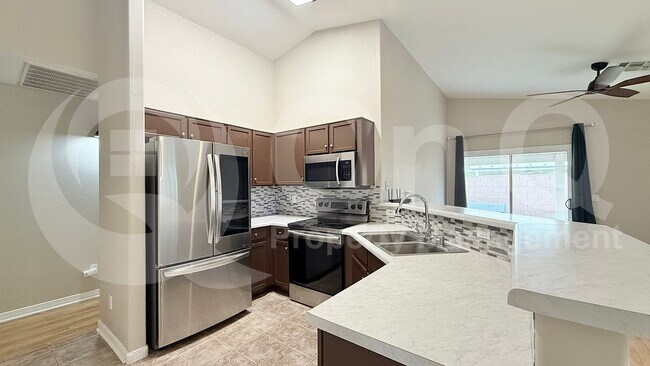 Foto del edificio - 16036 N 11th Ave