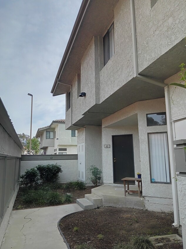 42 Brownfield Ln Unit 42 Brownfield Ln, Pomona, CA 91766 Condo for