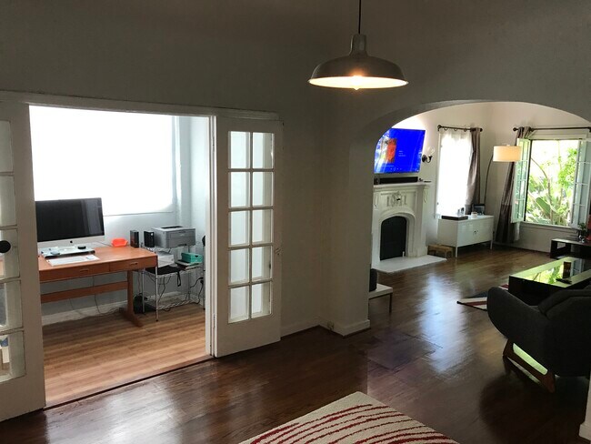 Foto del edificio - 1030 S Cochran Ave