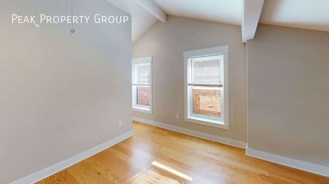 Foto del edificio - Posh 2 bedroom located in the Pendleton Di...