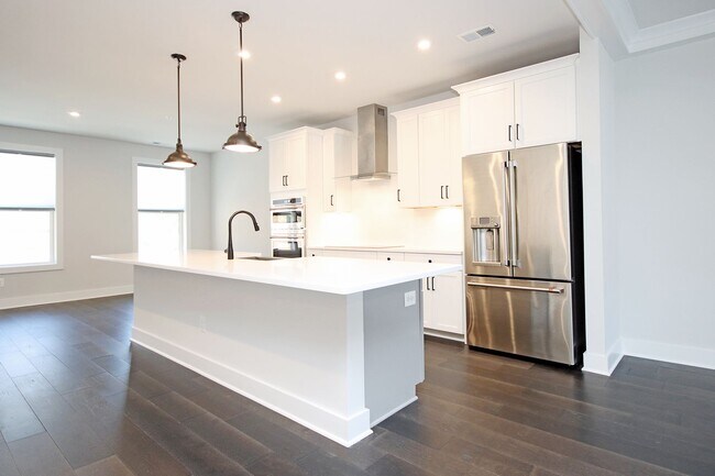 Foto del edificio - Spacious Brookhill Commons Townhome-Style Condo With Garage